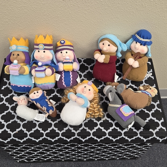 Hobby Lobby Other - Hobby Lobby Plush Nativity 10-Pc Christmas Set Holy Family 3 Wise Men Angel Etc